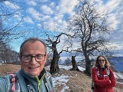 03 Ai Tre Faggi (1399 m) uno ora spezzato per l'età e per carico dio neve